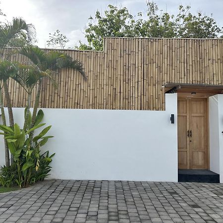 The Suites By The Young Villas Uluwatu  Exterior photo