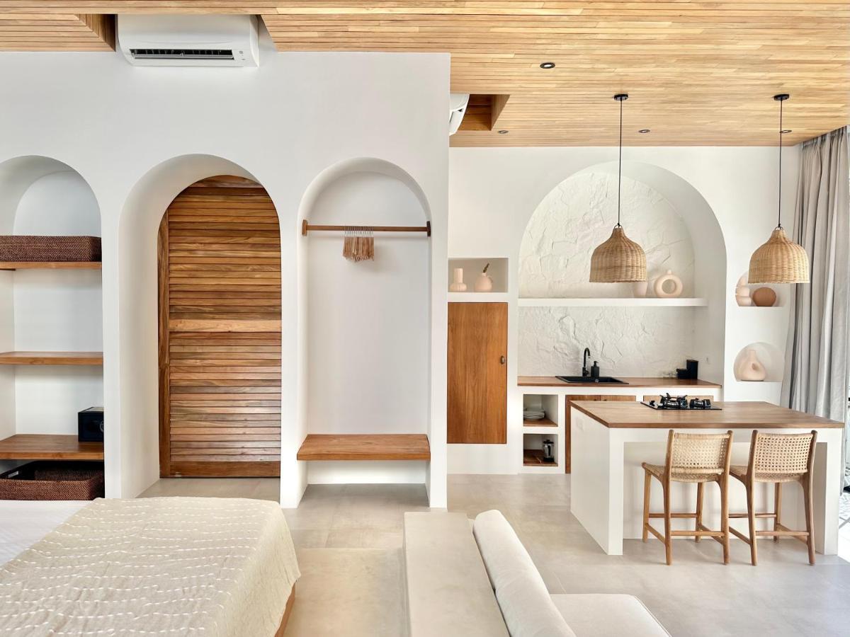 The Suites By The Young Villas Uluwatu  Exterior photo