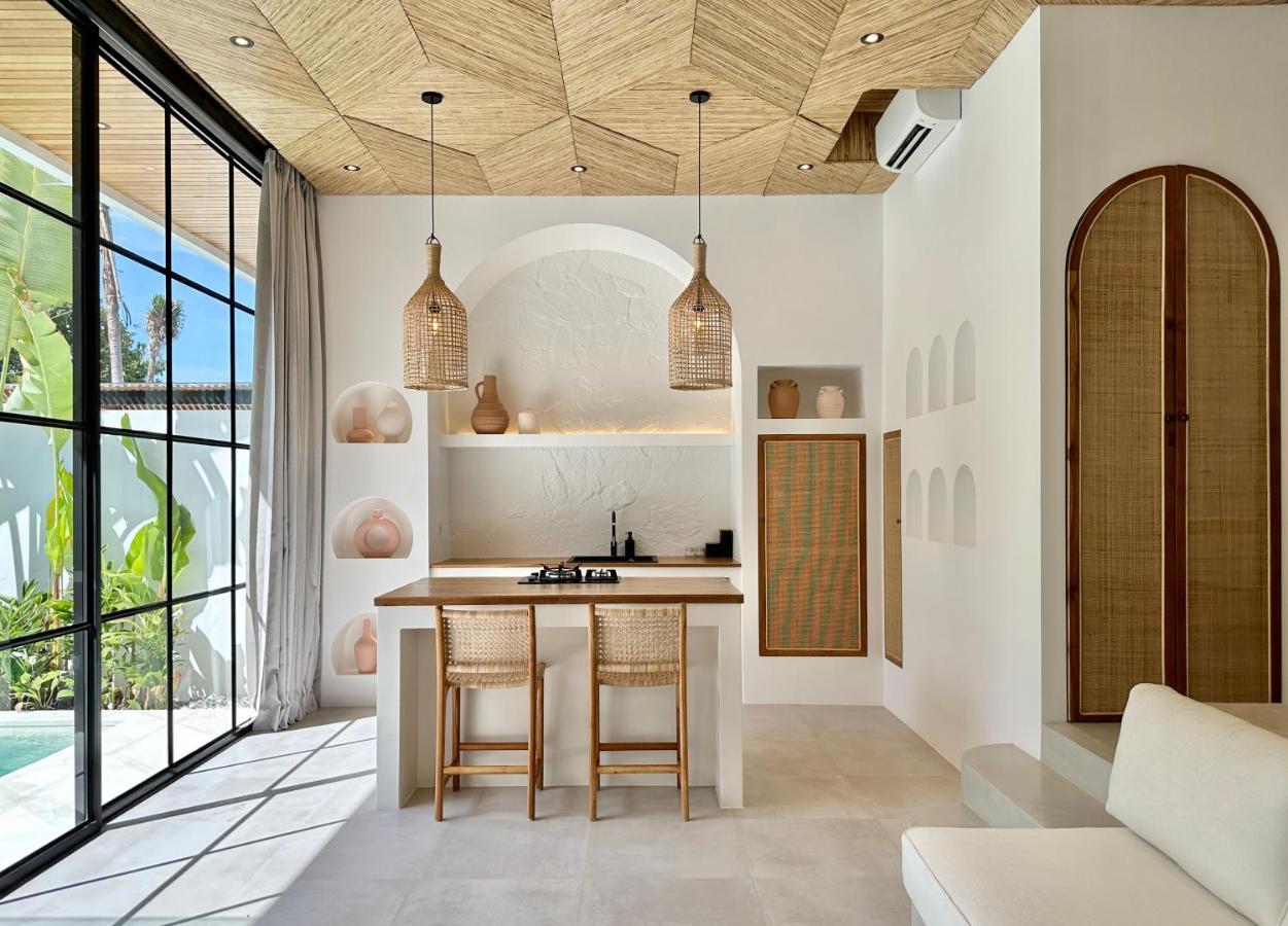 The Suites By The Young Villas Uluwatu  Exterior photo