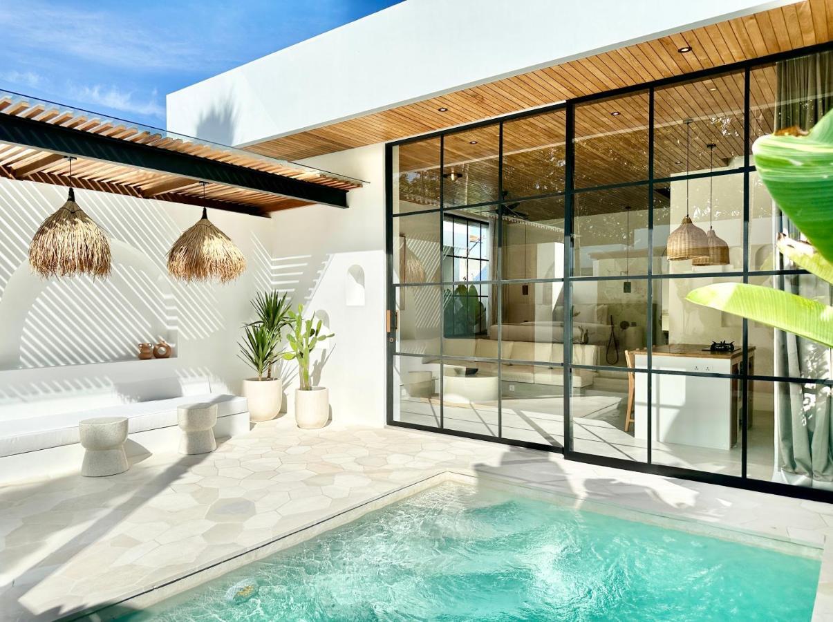 The Suites By The Young Villas Uluwatu  Exterior photo