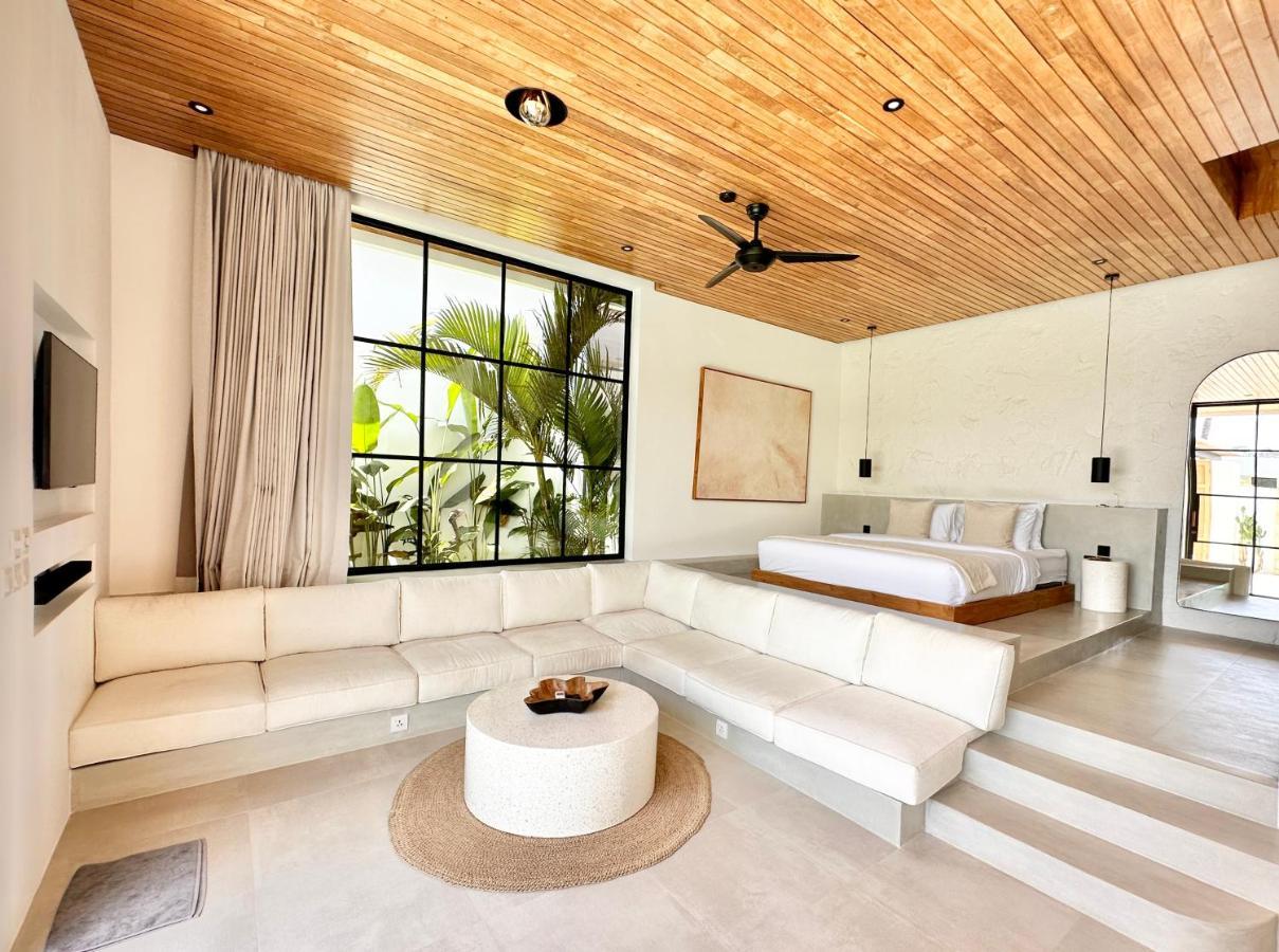 The Suites By The Young Villas Uluwatu  Exterior photo