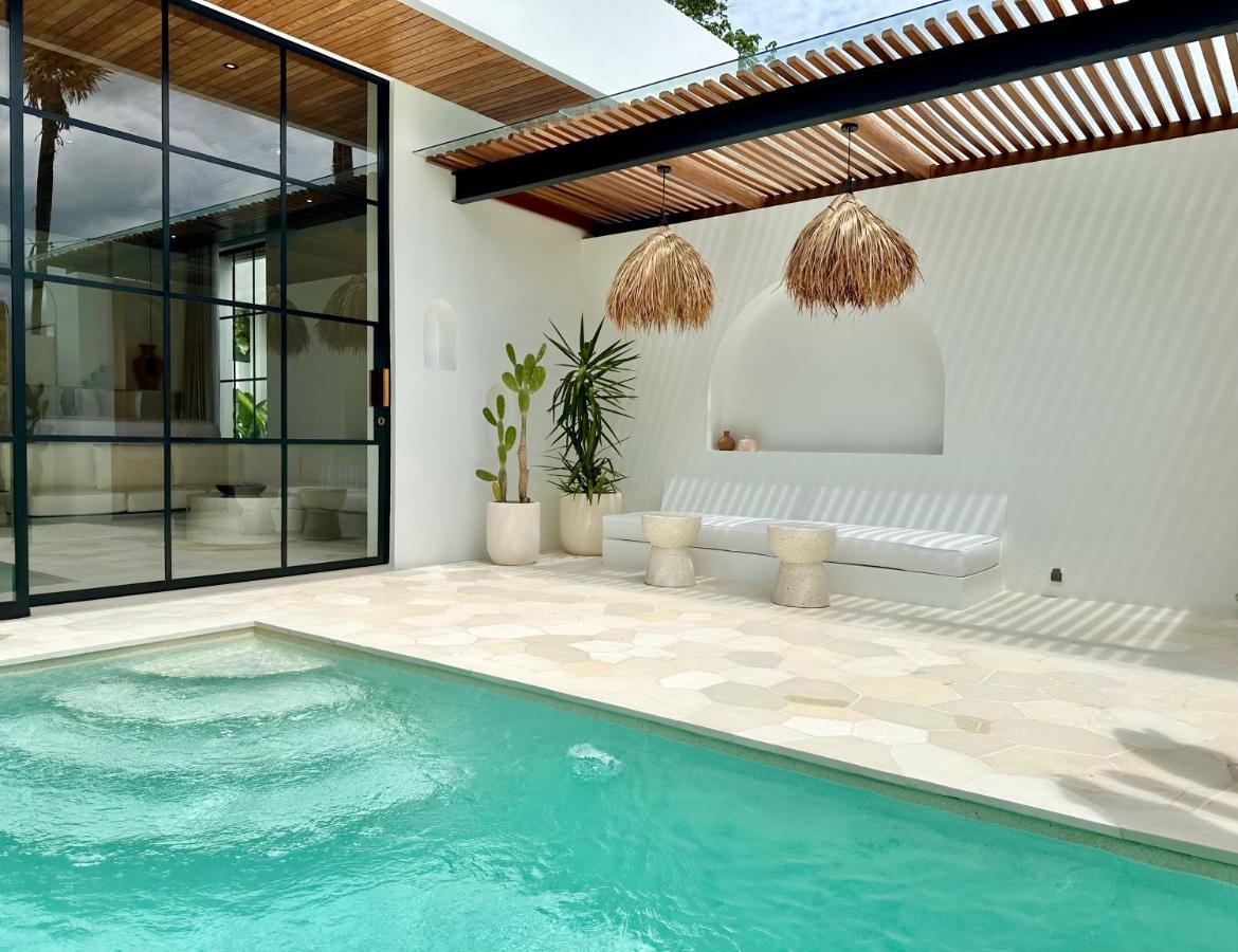 The Suites By The Young Villas Uluwatu  Exterior photo