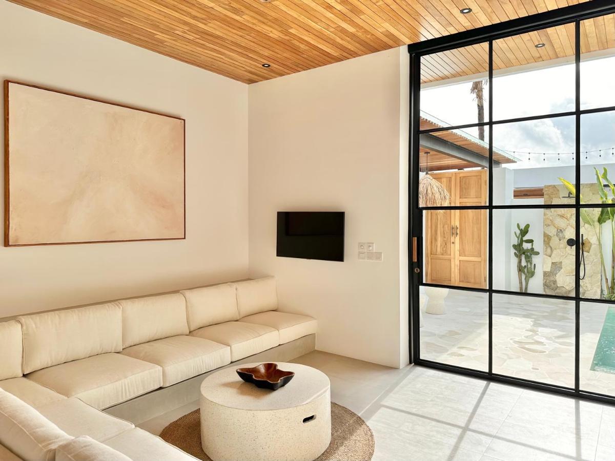 The Suites By The Young Villas Uluwatu  Exterior photo