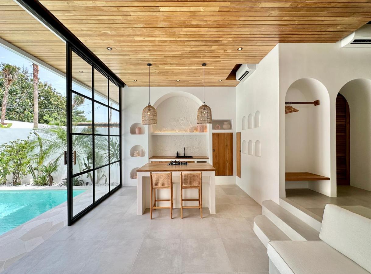 The Suites By The Young Villas Uluwatu  Exterior photo