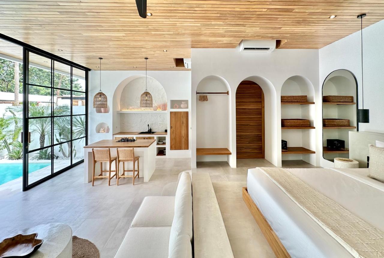 The Suites By The Young Villas Uluwatu  Exterior photo