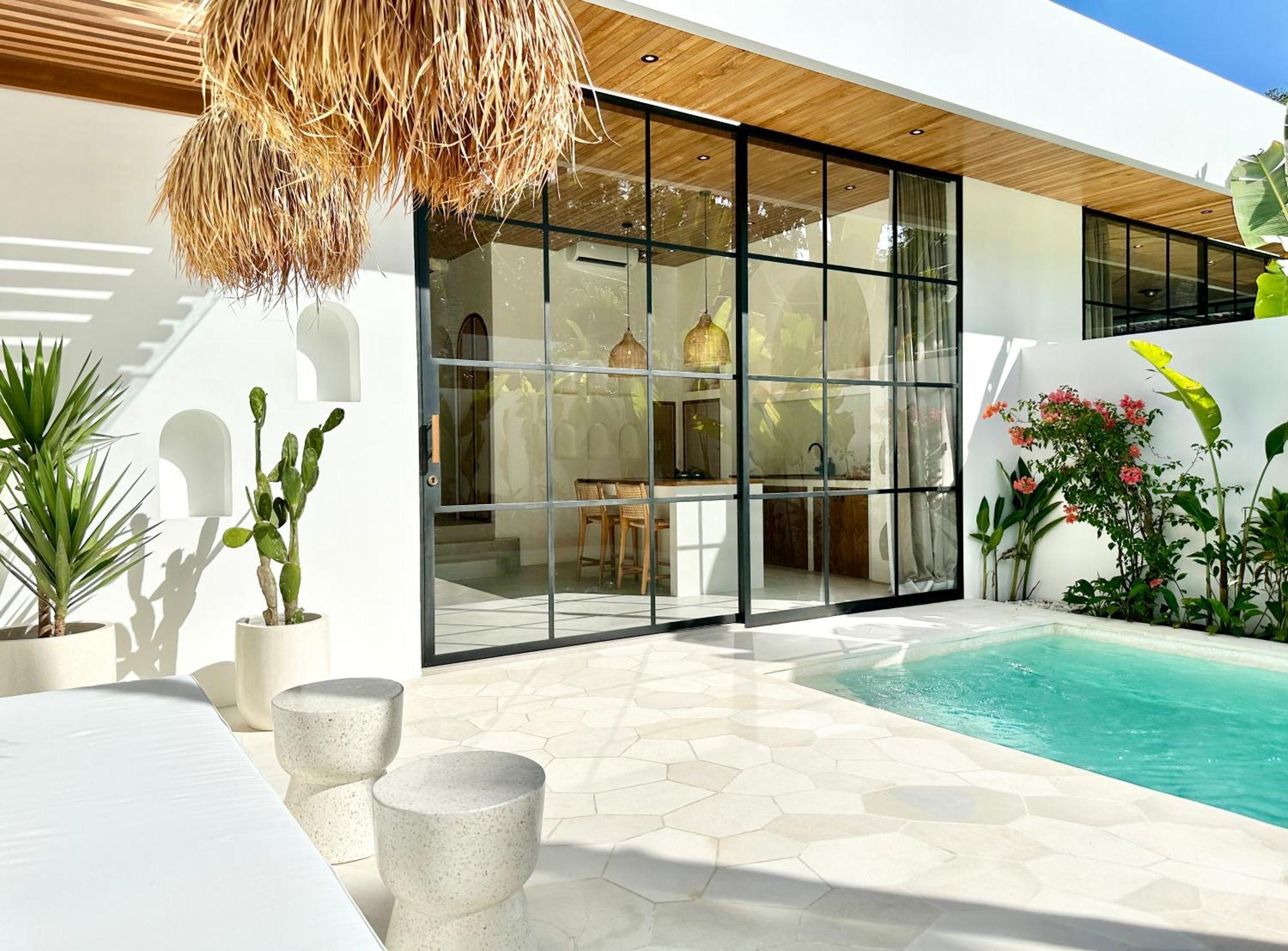 The Suites By The Young Villas Uluwatu  Exterior photo