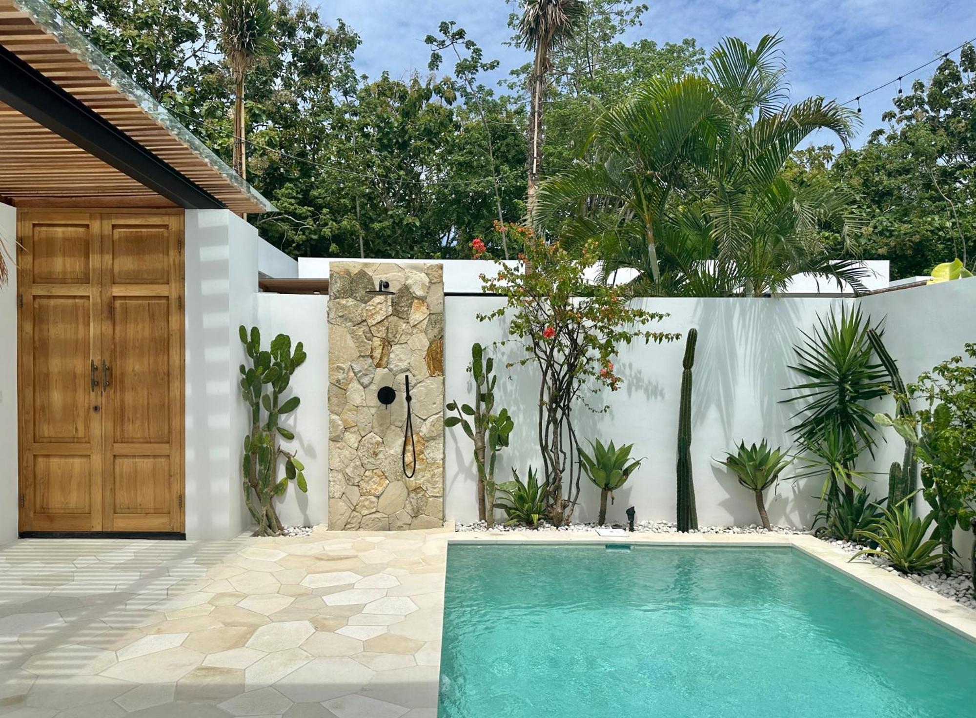 The Suites By The Young Villas Uluwatu  Exterior photo